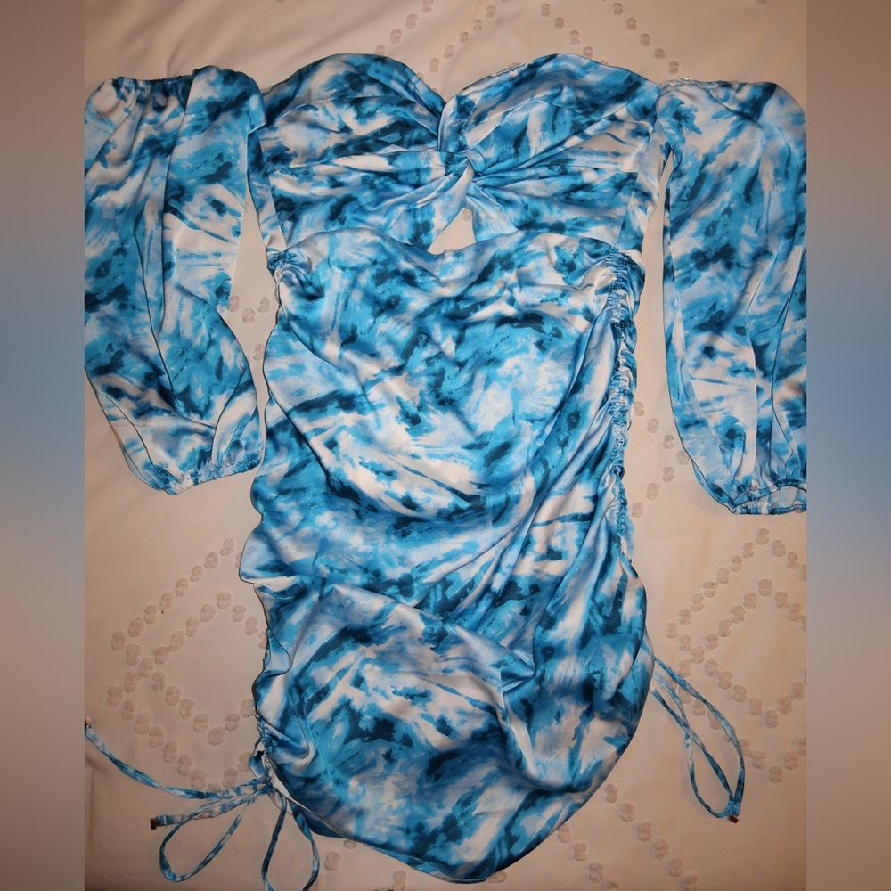 Blue and White Tie-Dye Dress with Long Sleeves
